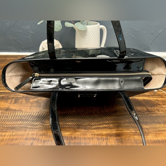 Kate Spade New York Tote perforated spade flower pattern Authentic - Picture 4 of 12